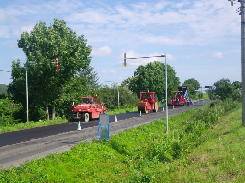 施工中　ｱｽﾌｧﾙﾄ舗装
