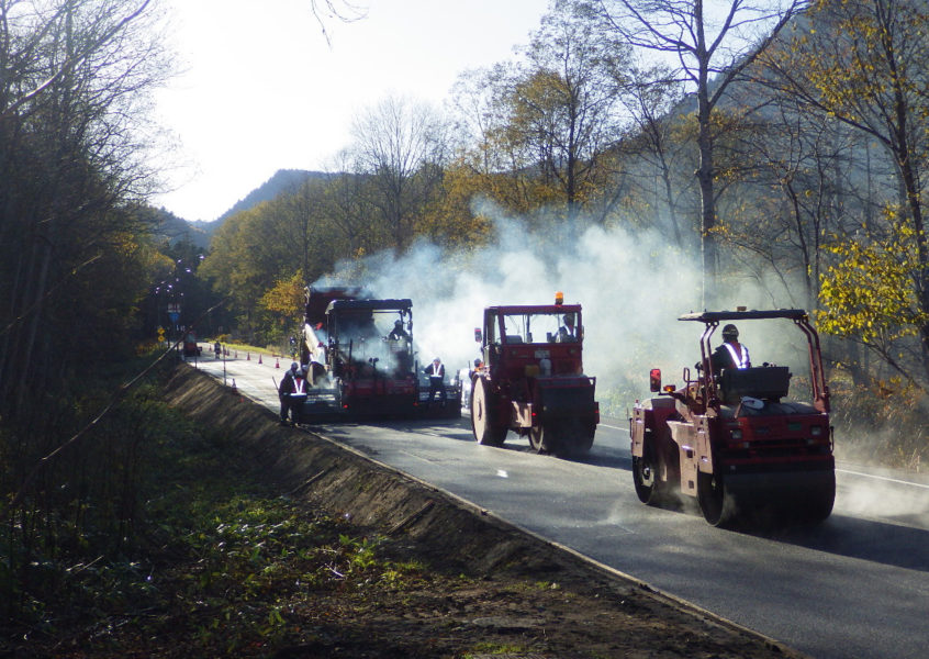 施工中　砕石マスチック(H型)